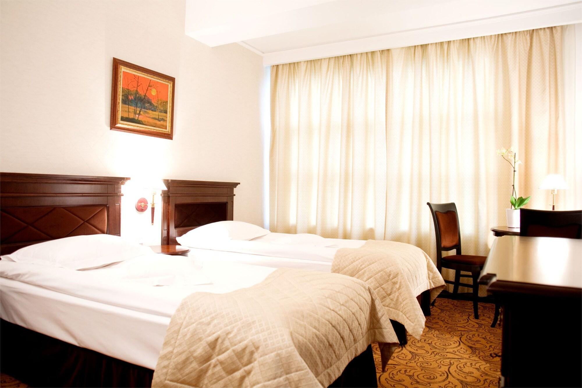 Hotel Bellaria Iasi Cameră foto